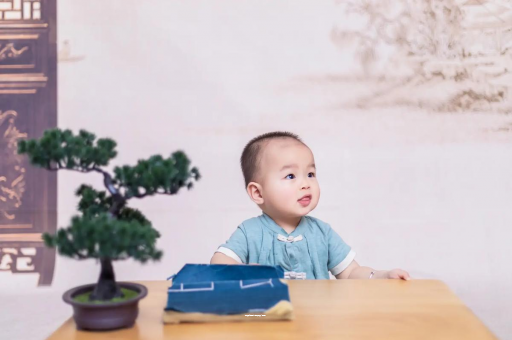 兰州怀孕肚子中间凹两边凸
